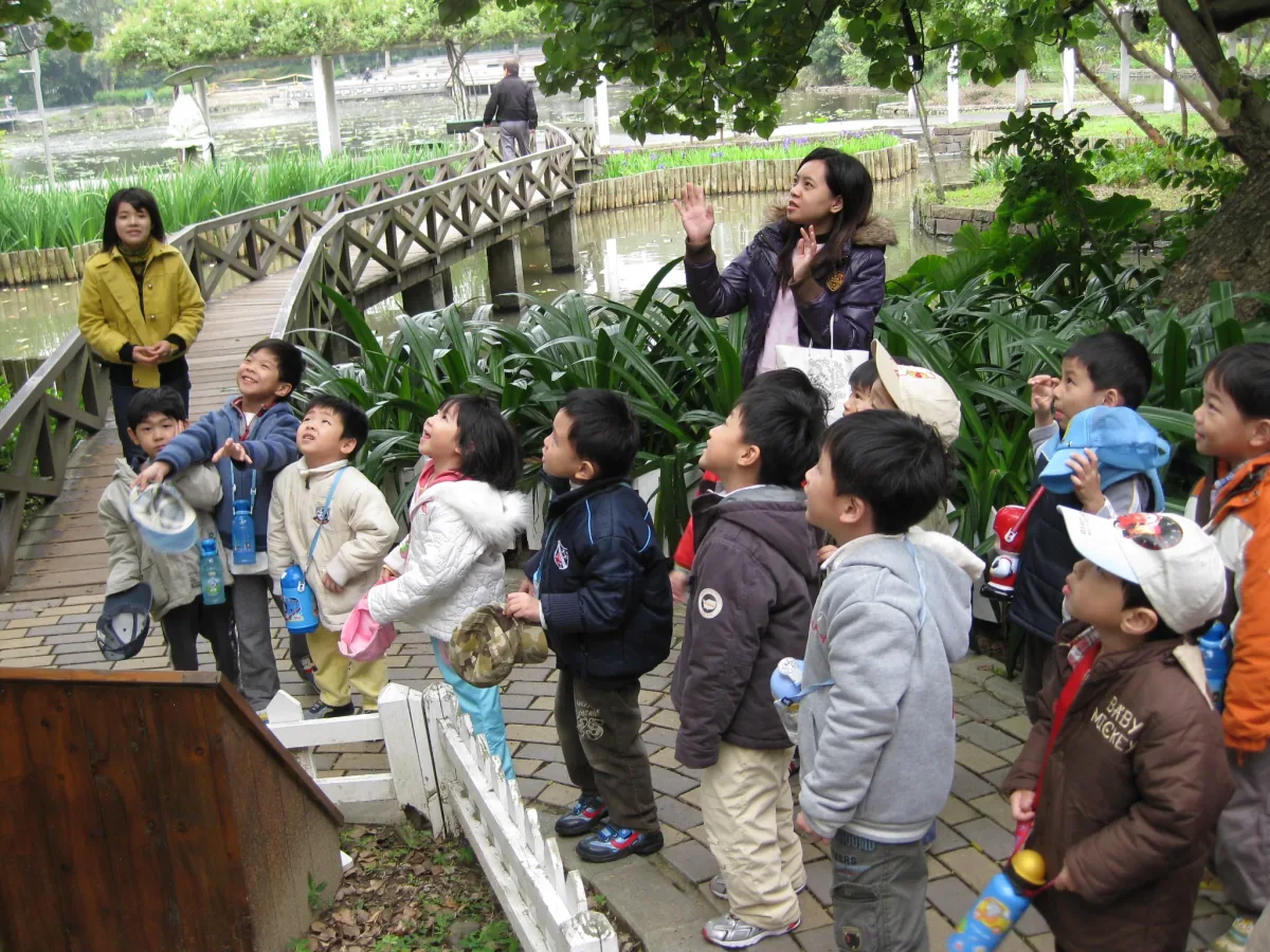 三暉幼兒園戶外教學的孩子們